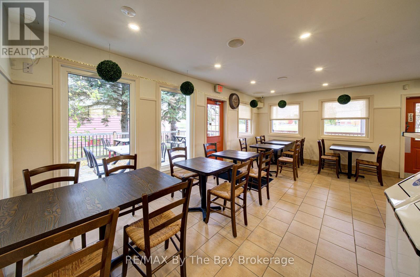 56 Yonge Street, Springwater photo 13