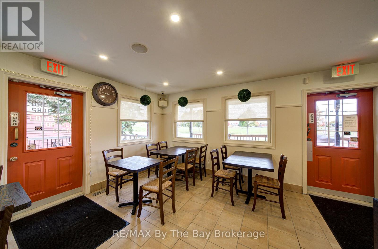 56 Yonge Street, Springwater photo 14
