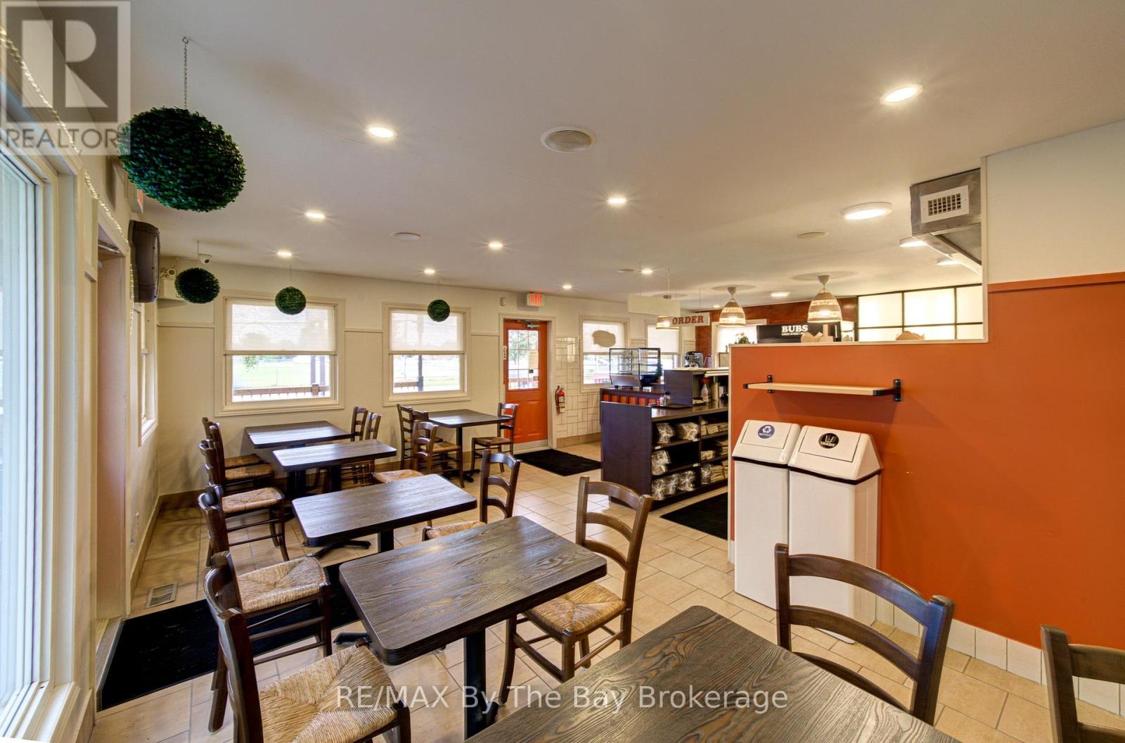 56 Yonge Street, Springwater photo 15
