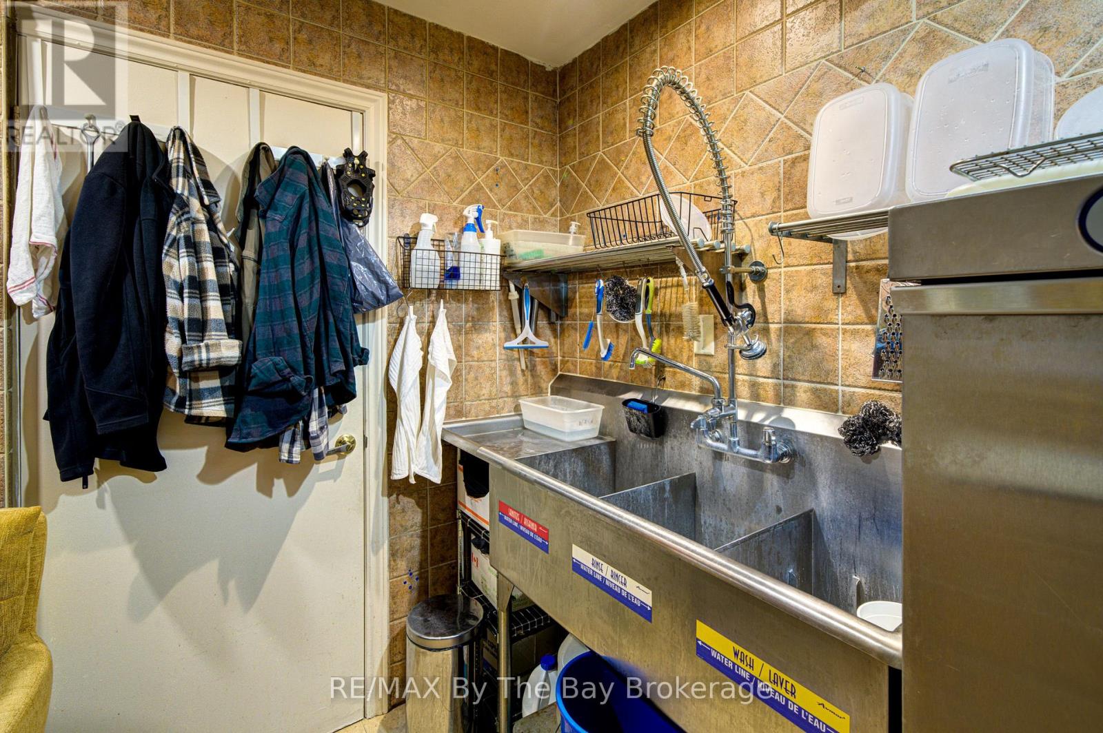 56 Yonge Street, Springwater photo 21