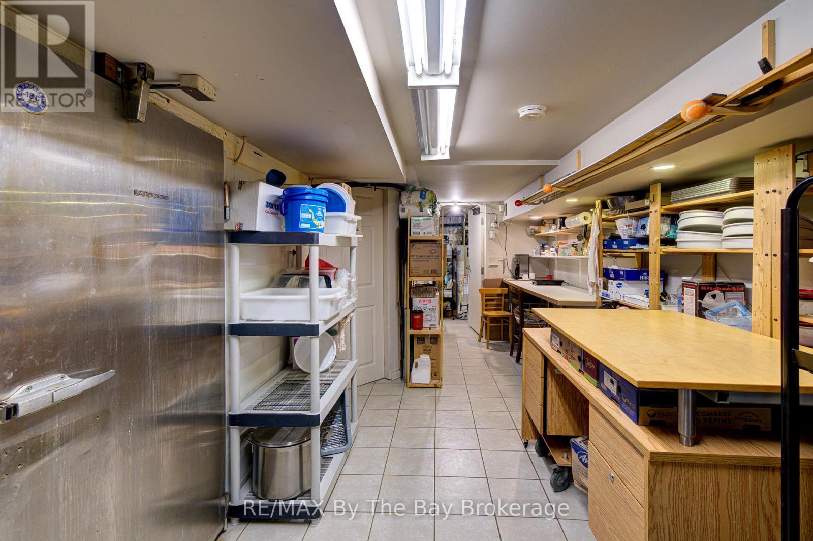 56 Yonge Street, Springwater photo 22