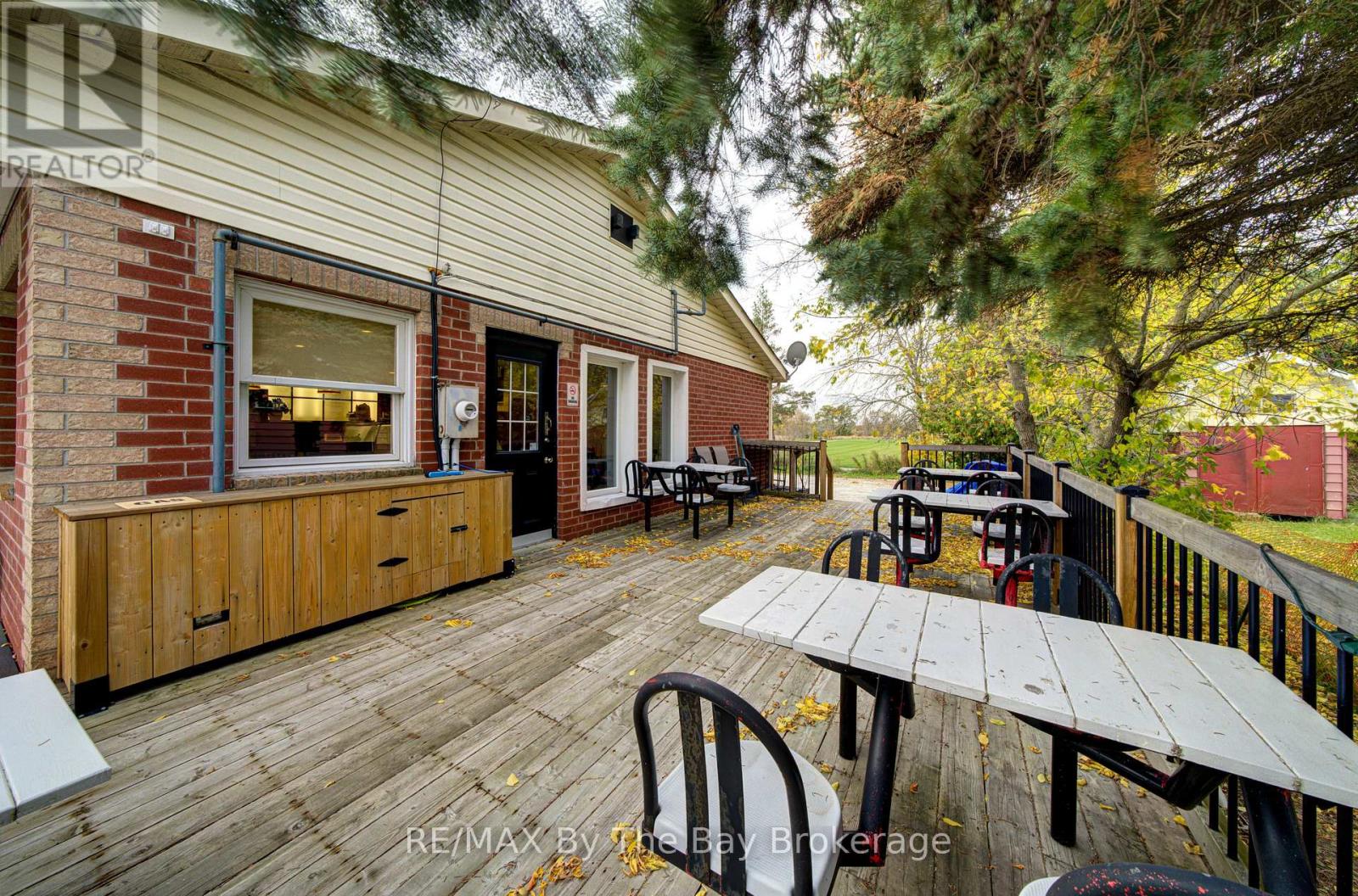 56 Yonge Street, Springwater photo 8