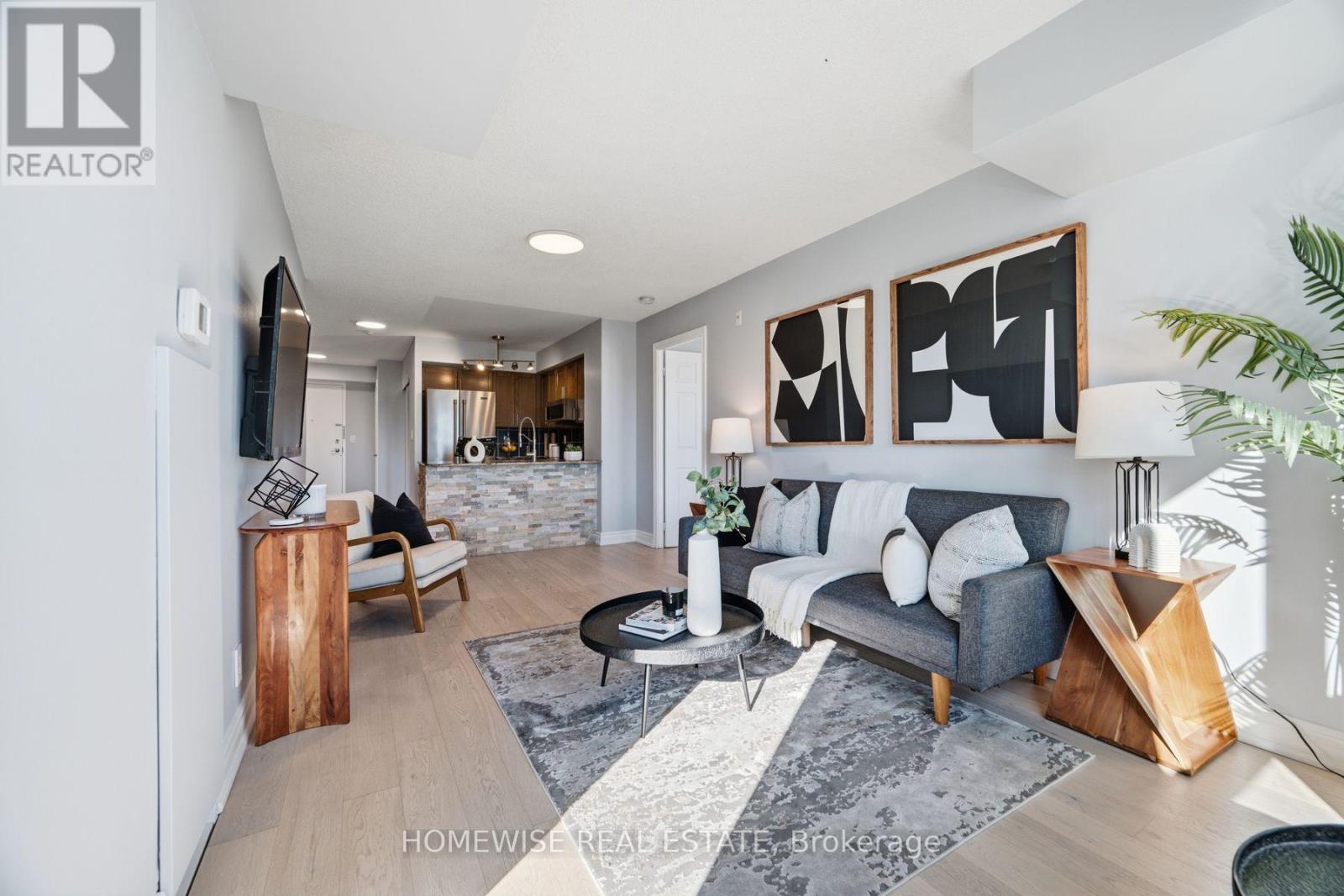 1001- 225 Wellesley Street East, Toronto, ON photo 3
