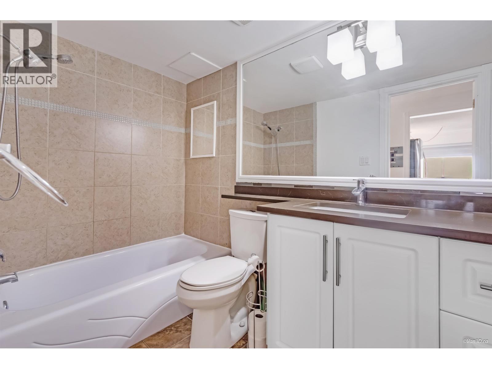 111 235 E 13TH STREET, North Vancouver - Image 1
