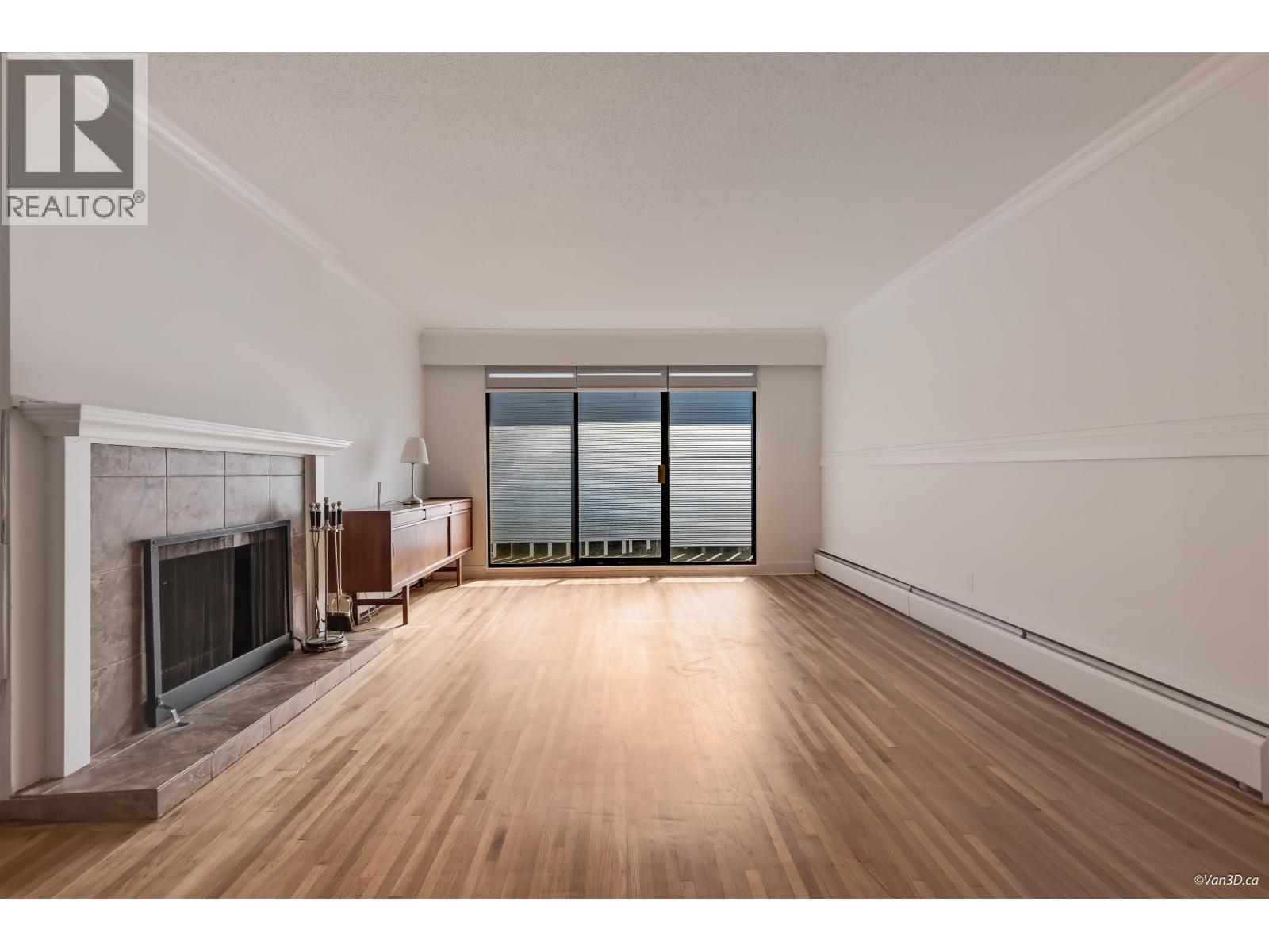 111 235 E 13TH STREET, North Vancouver - Image 1