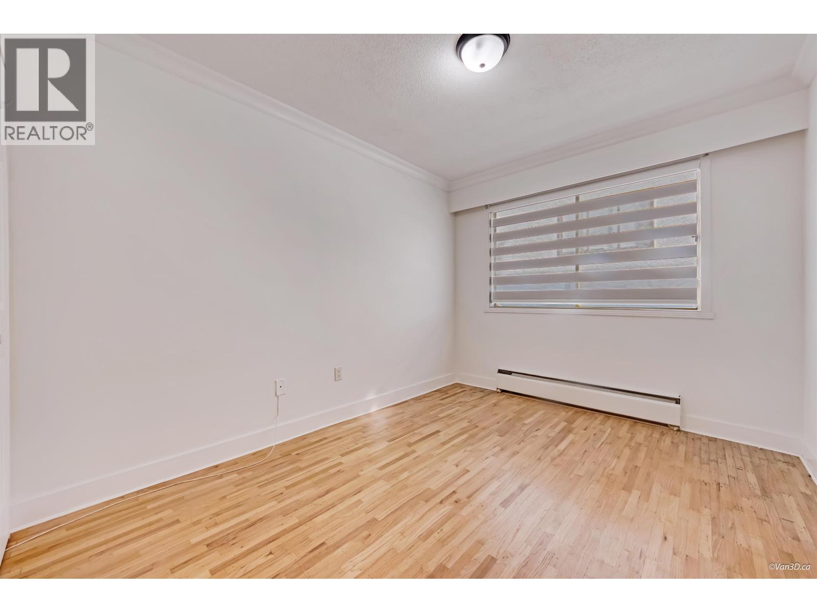 111 235 E 13TH STREET, North Vancouver - Image 1