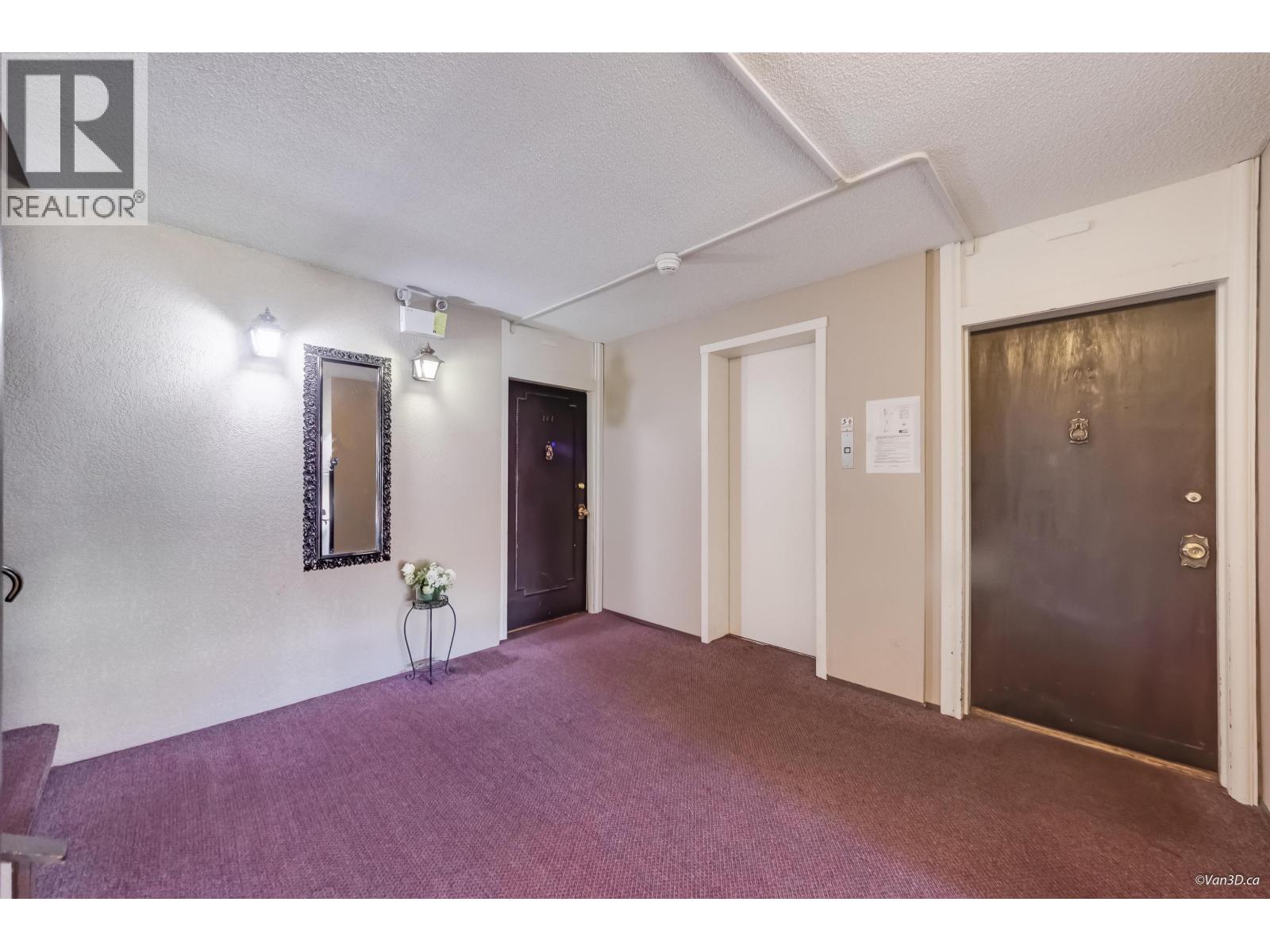 111 235 E 13TH STREET, North Vancouver - Image 1