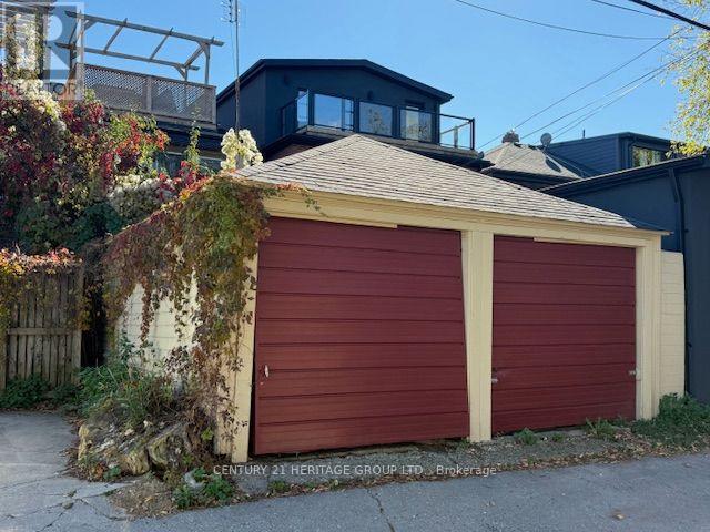 16 Sparkhall Avenue, Toronto, ON photo 15