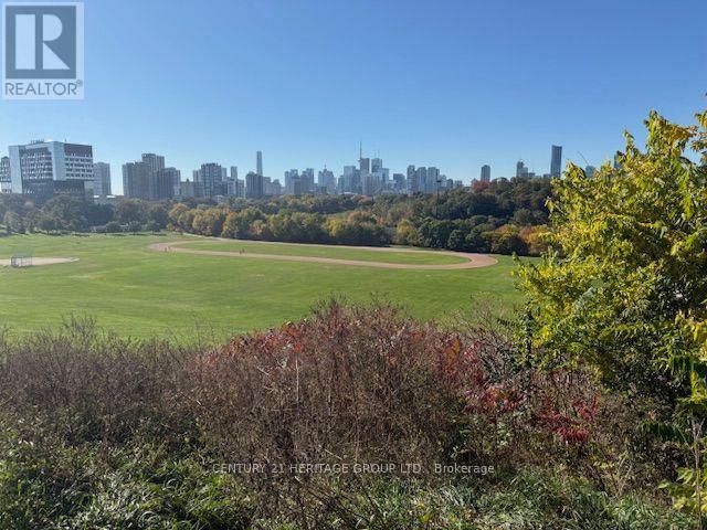 16 Sparkhall Avenue, Toronto, ON photo 3