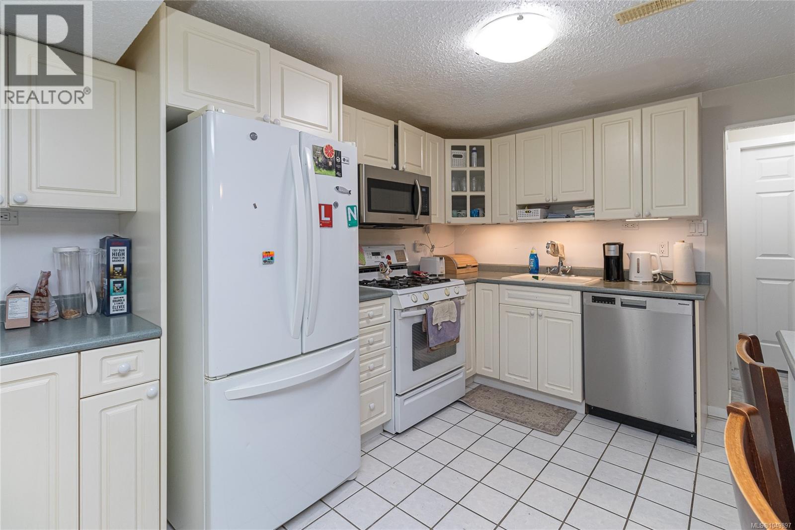 955 Doumac Ave, Saanich - Image 1