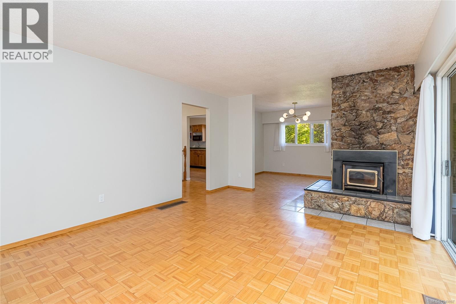 955 Doumac Ave, Saanich - Image 1