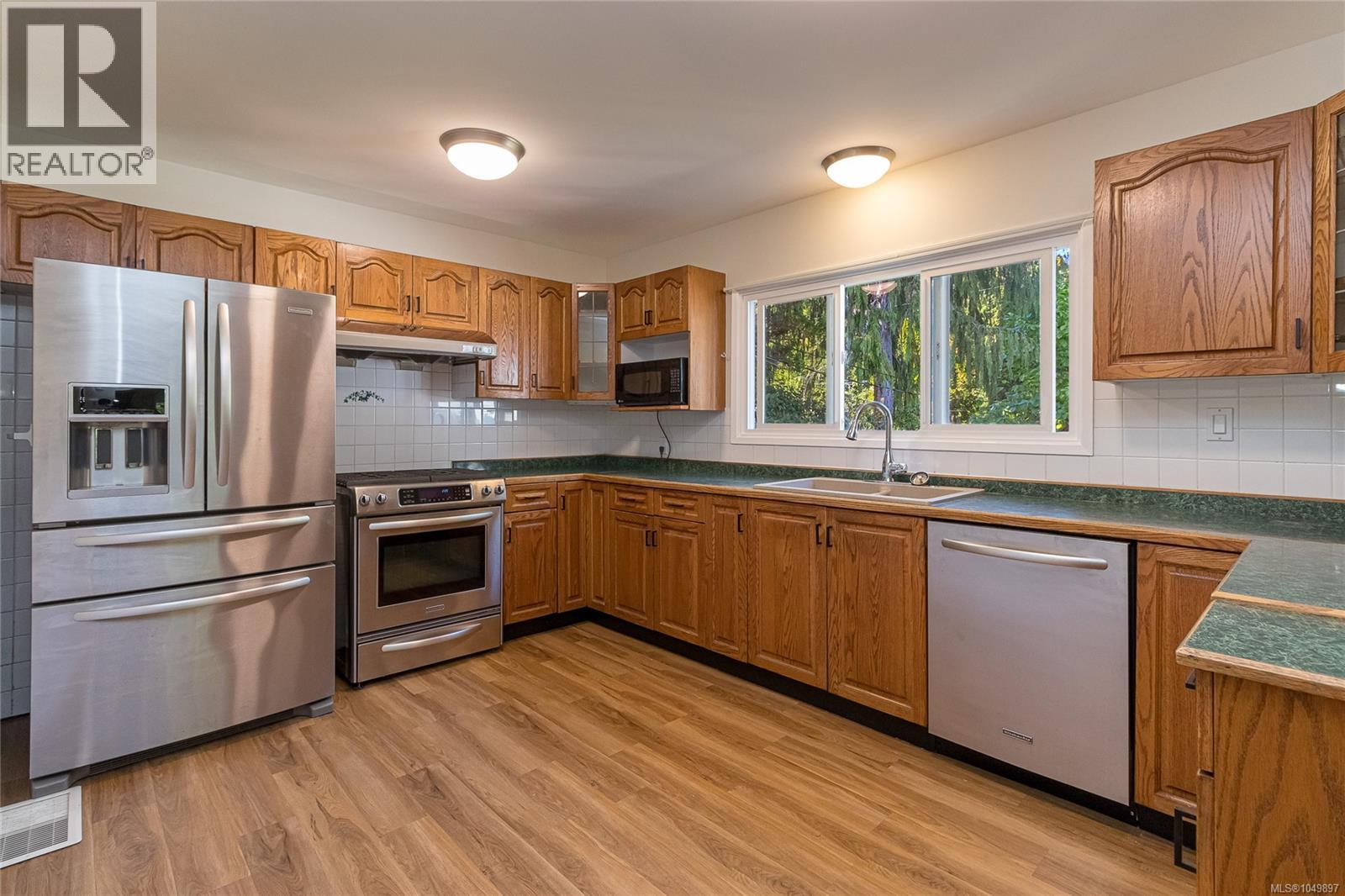 955 Doumac Ave, Saanich - Image 1