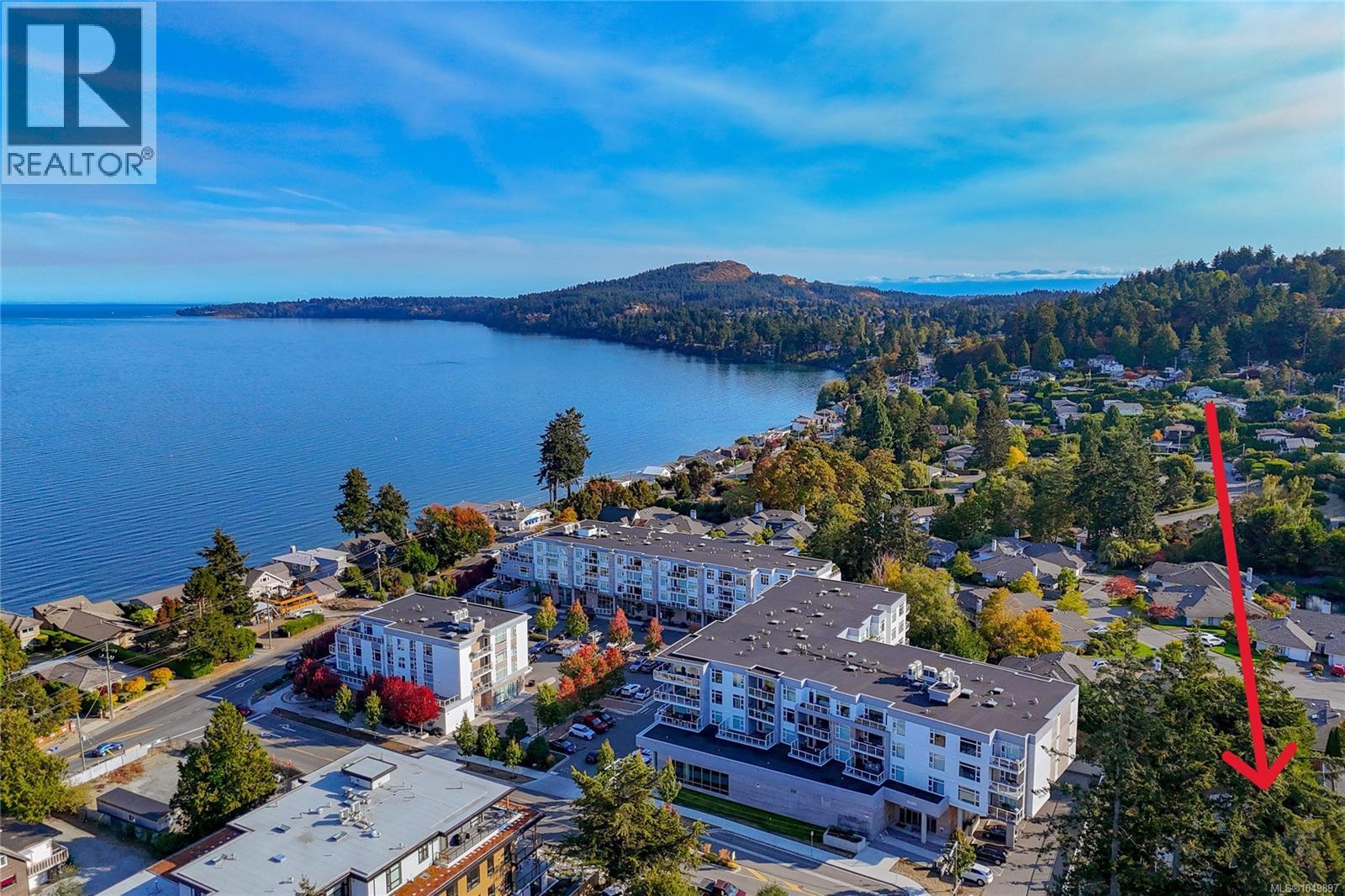 955 Doumac Ave, Saanich - Image 1