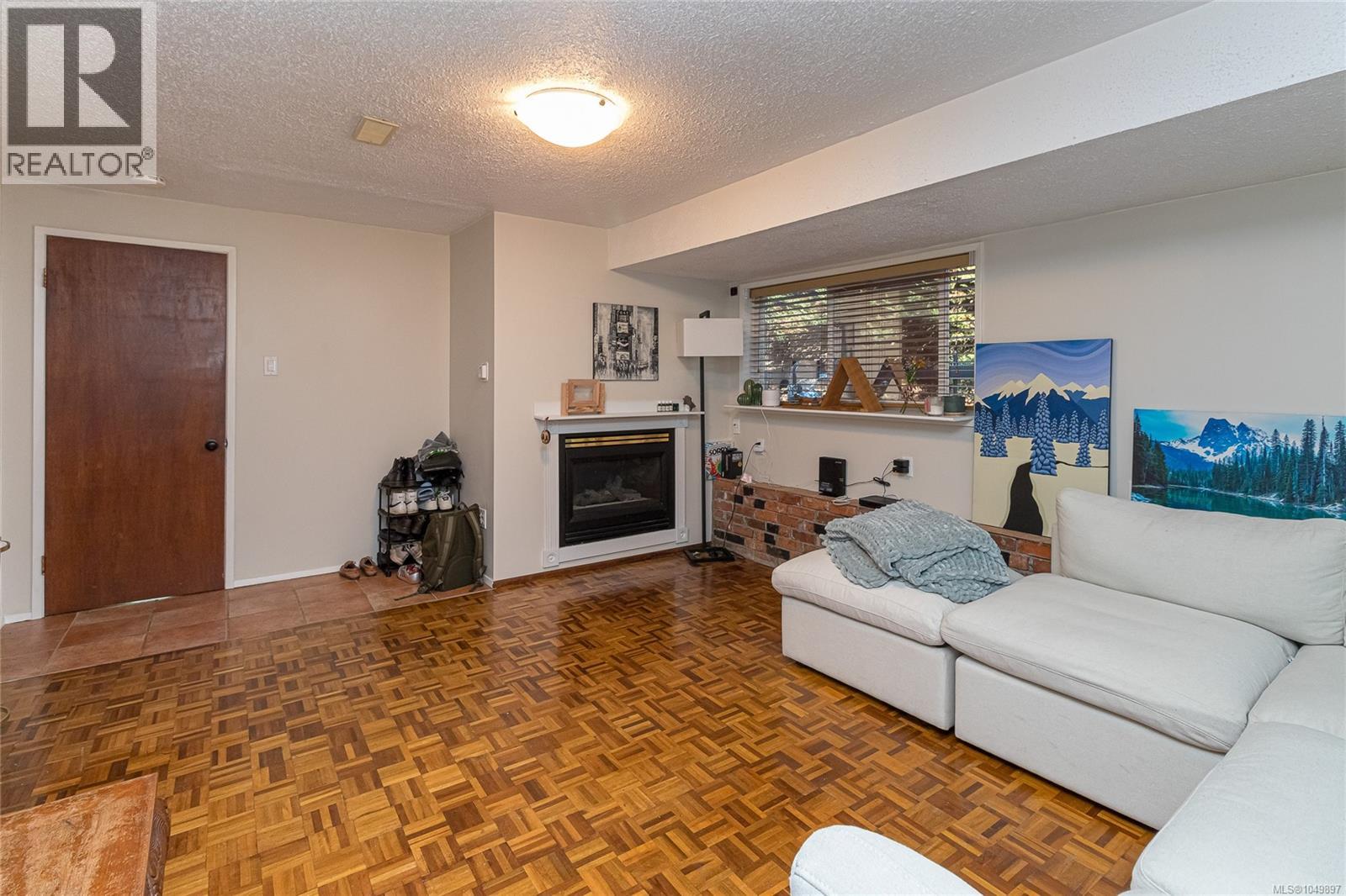 955 Doumac Ave, Saanich - Image 1