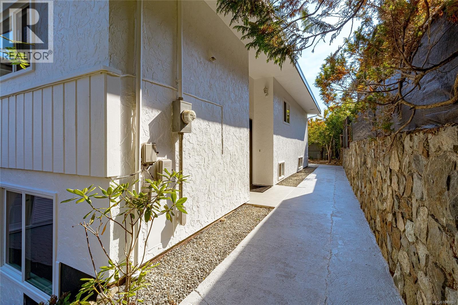 955 Doumac Ave, Saanich - Image 1