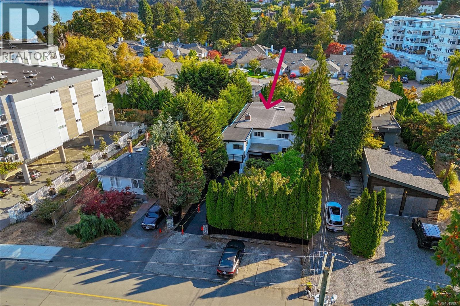 955 Doumac Ave, Saanich - Image 1