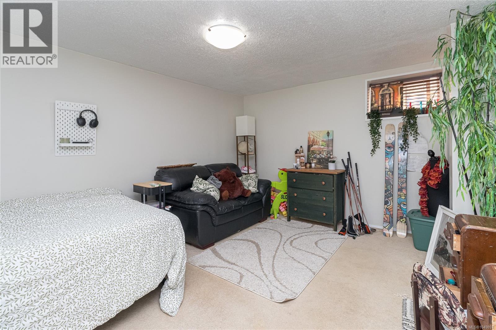 955 Doumac Ave, Saanich - Image 1