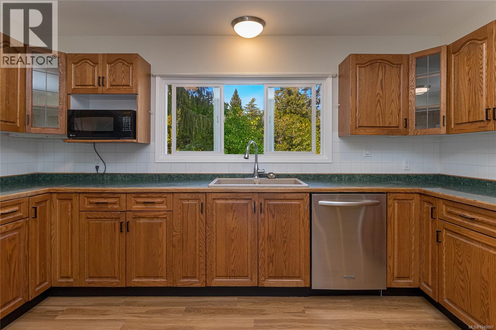 955 Doumac Ave, Saanich - Image 1