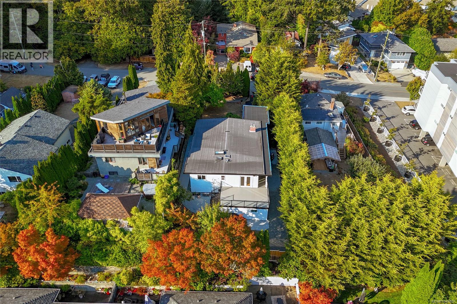 955 Doumac Ave, Saanich - Image 1