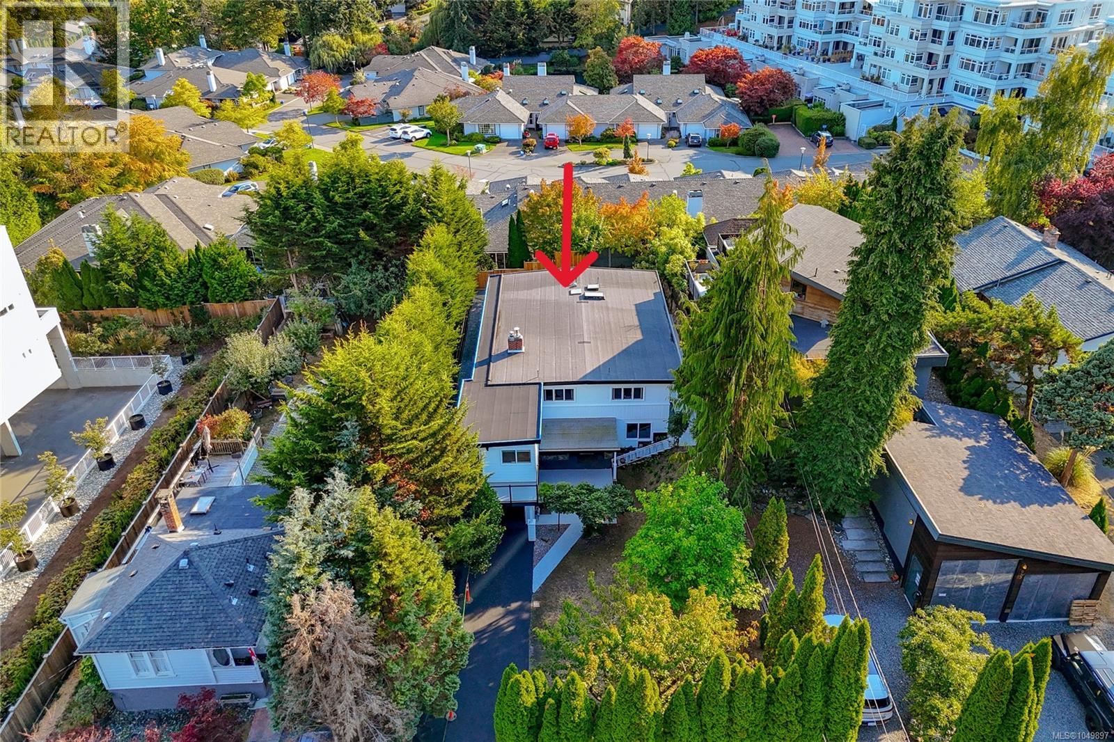 955 Doumac Ave, Saanich - Image 1