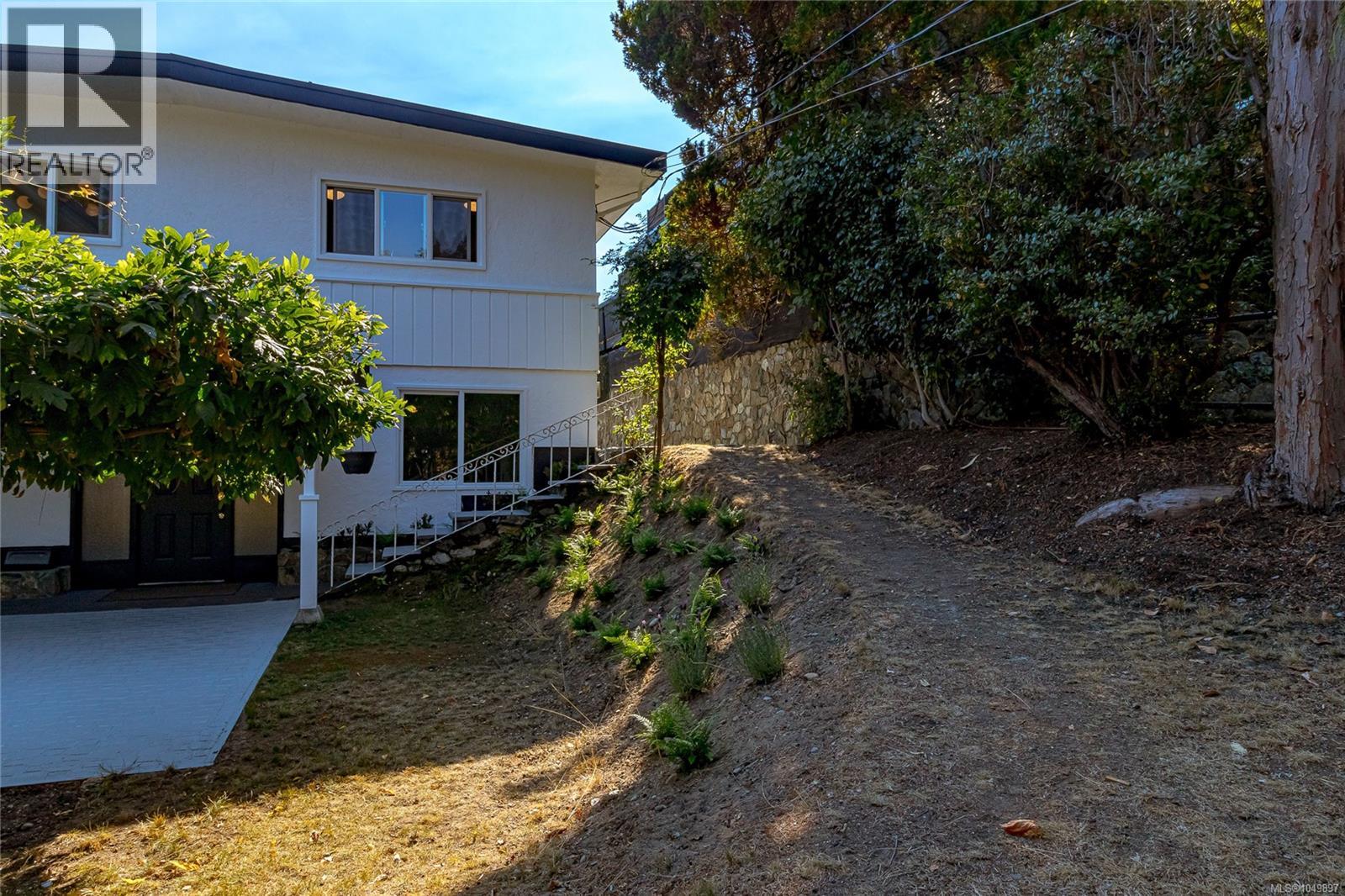 955 Doumac Ave, Saanich - Image 1