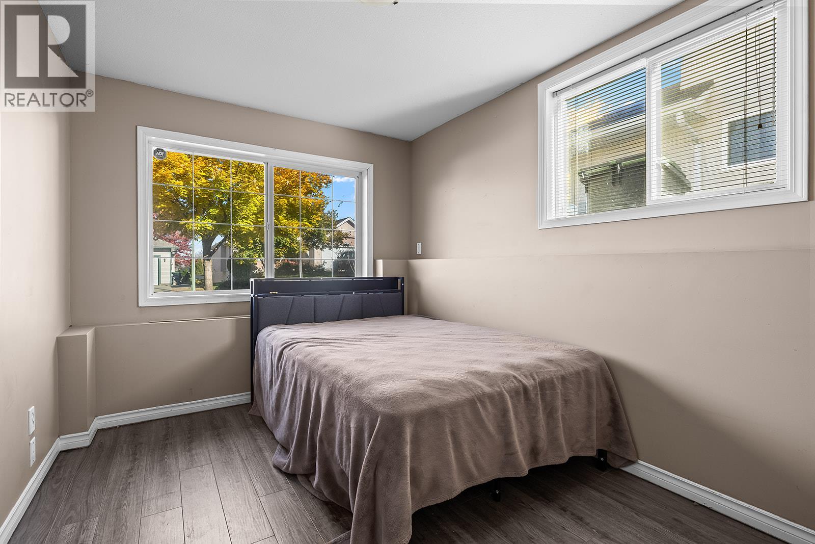 533 Harrop Avenue - 25