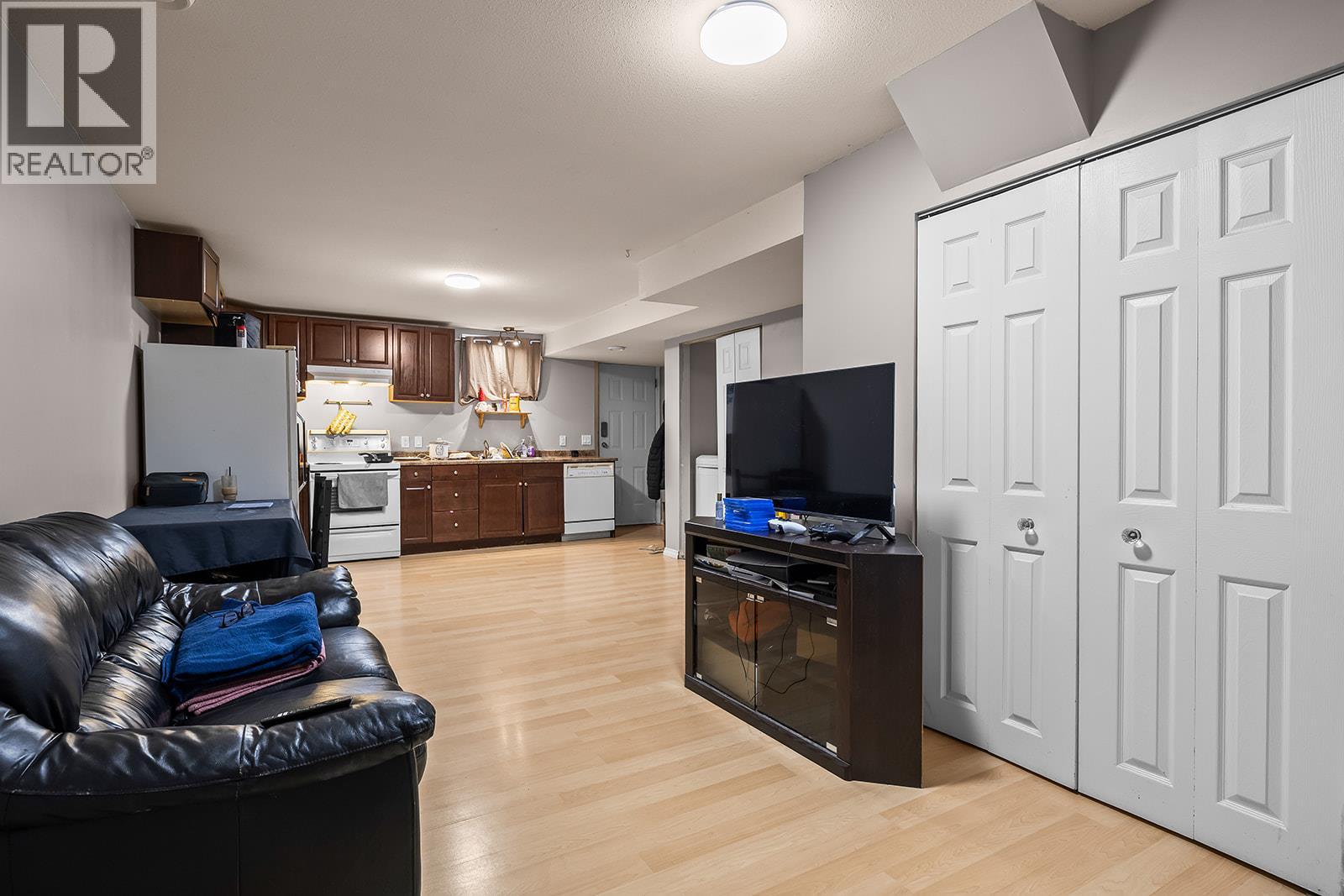 533 Harrop Avenue - 37
