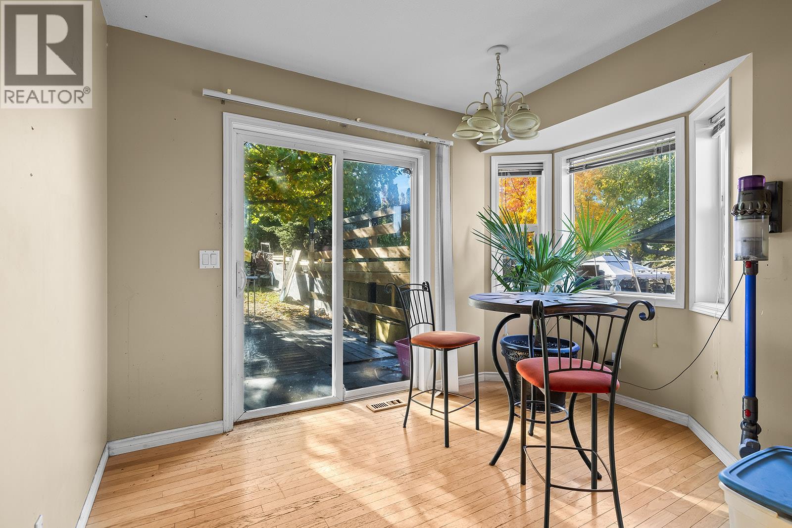 533 Harrop Avenue - 11