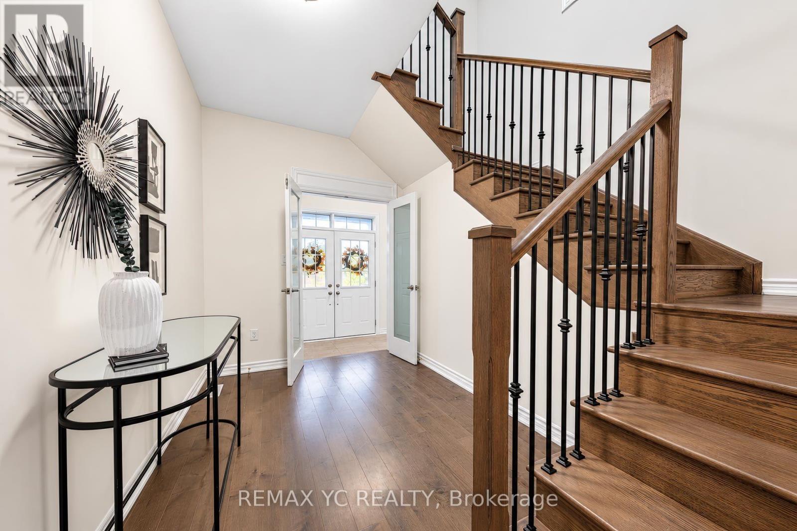 126 Durham Avenue, Barrie photo 2