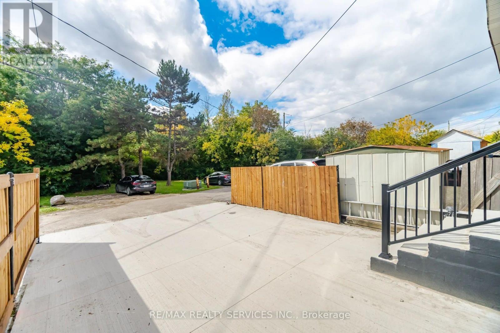 92 Corby Crescent, Brampton, ON photo 4