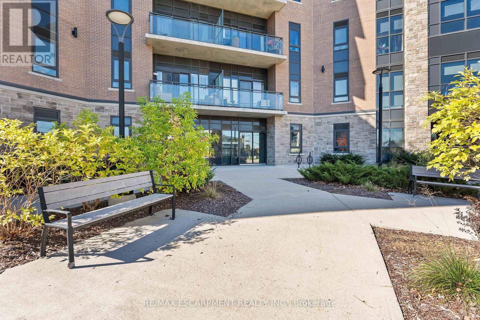 111- 332 Gosling Gardens, Guelph, ON photo 2