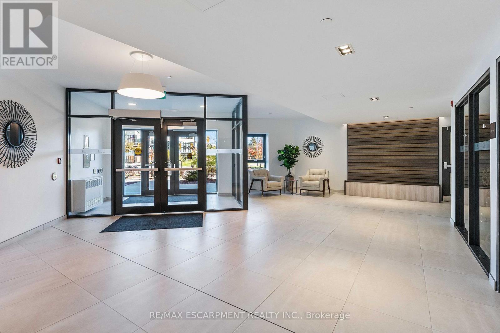 111- 332 Gosling Gardens, Guelph, ON photo 3