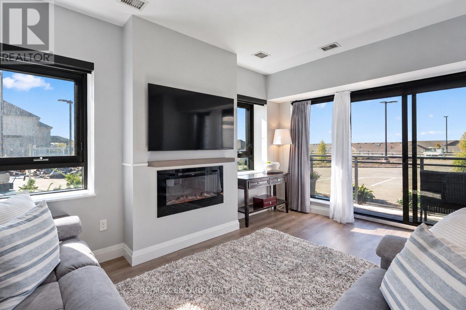 111- 332 Gosling Gardens, Guelph, ON photo 9