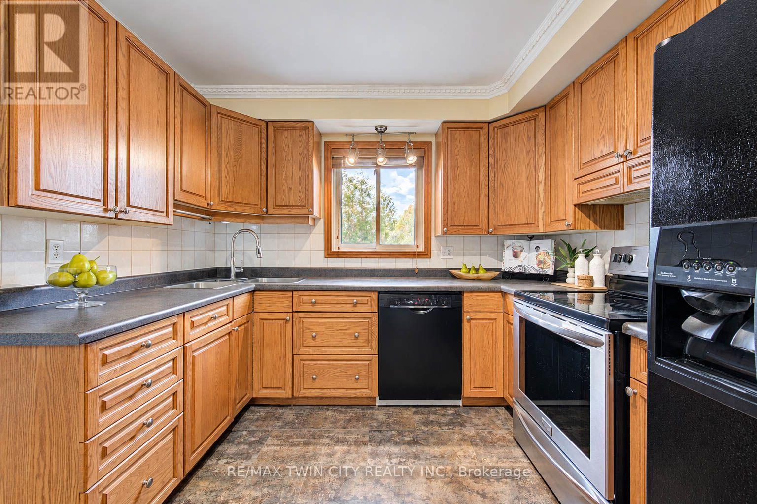 63 Winding Way, Kitchener, ON photo 14