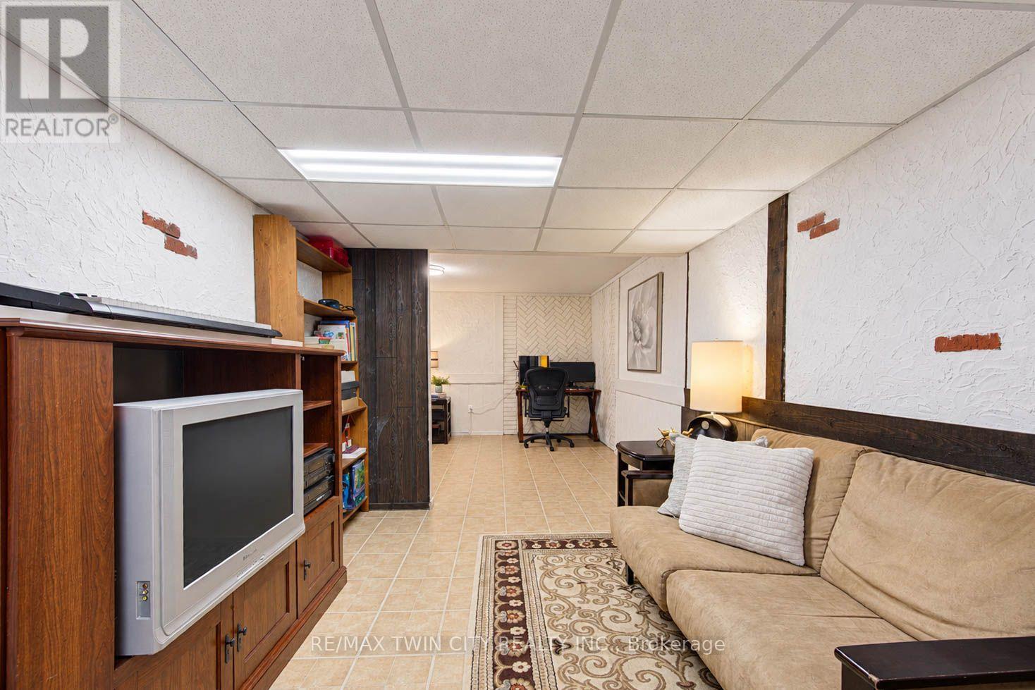 63 Winding Way, Kitchener, ON photo 27