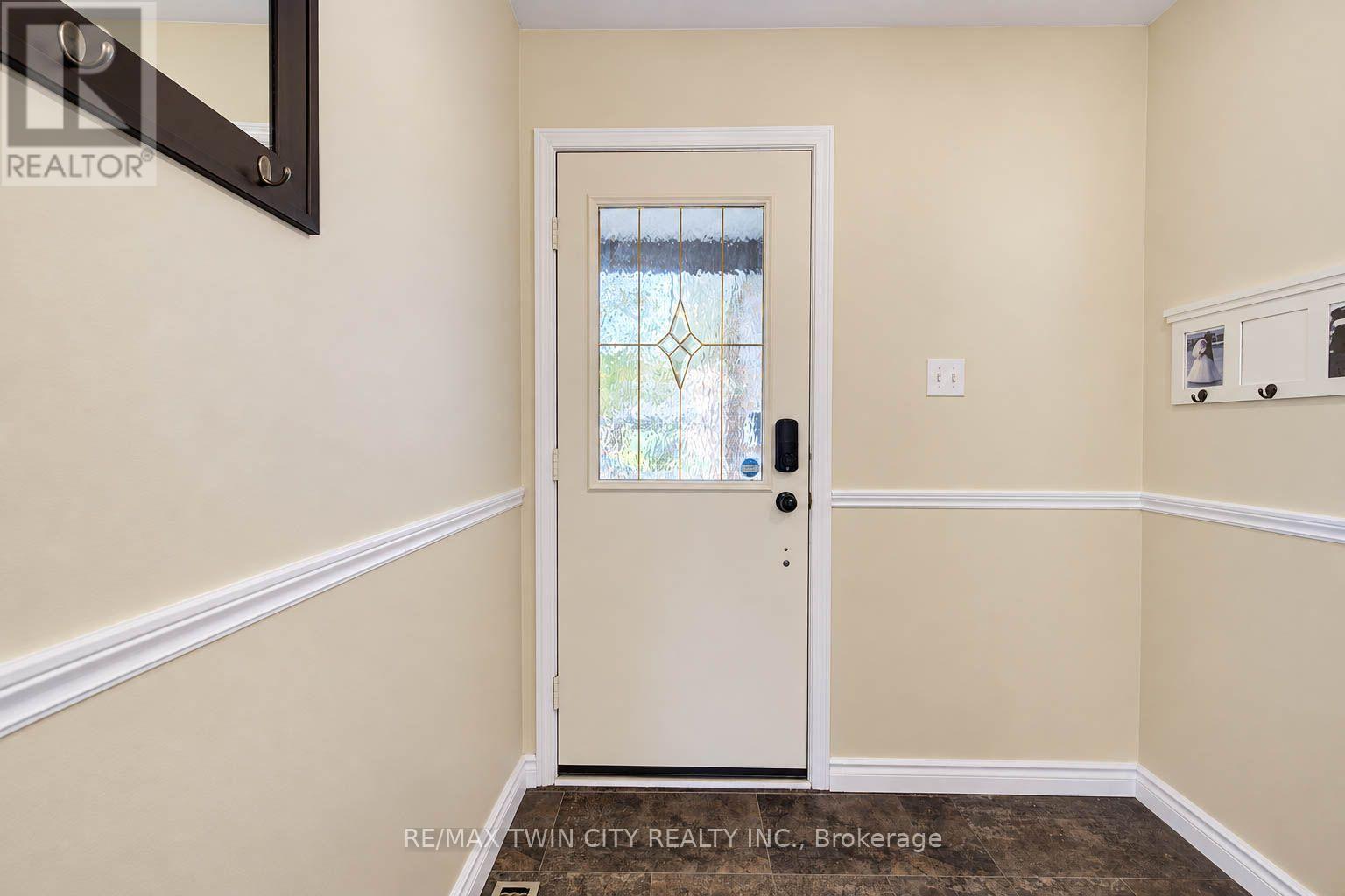 63 Winding Way, Kitchener, ON photo 4