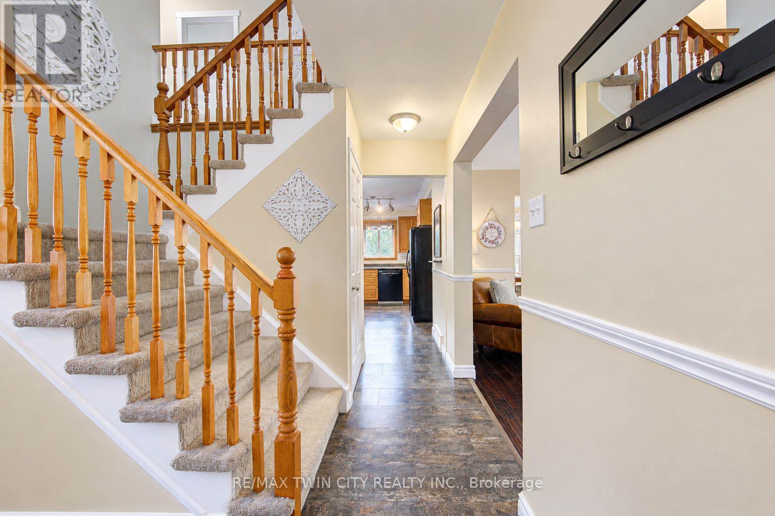 63 Winding Way, Kitchener, ON photo 5