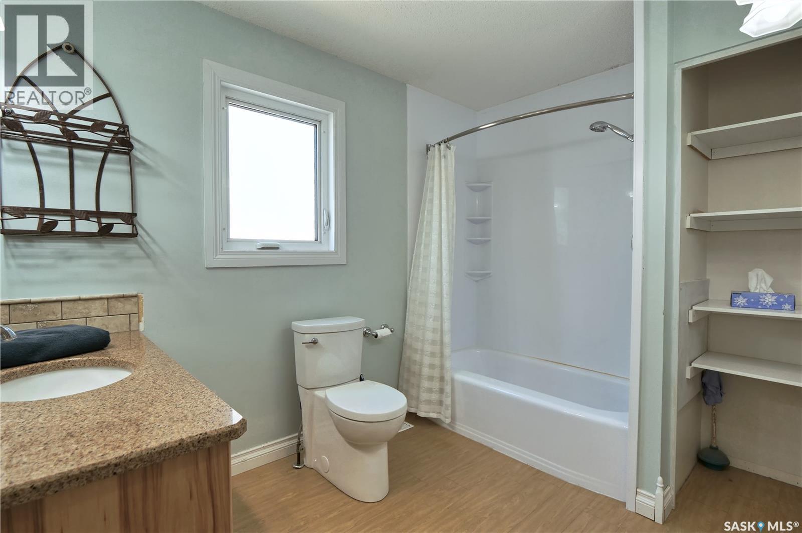 809 Athabasca STREET E, Moose Jaw — photo 12