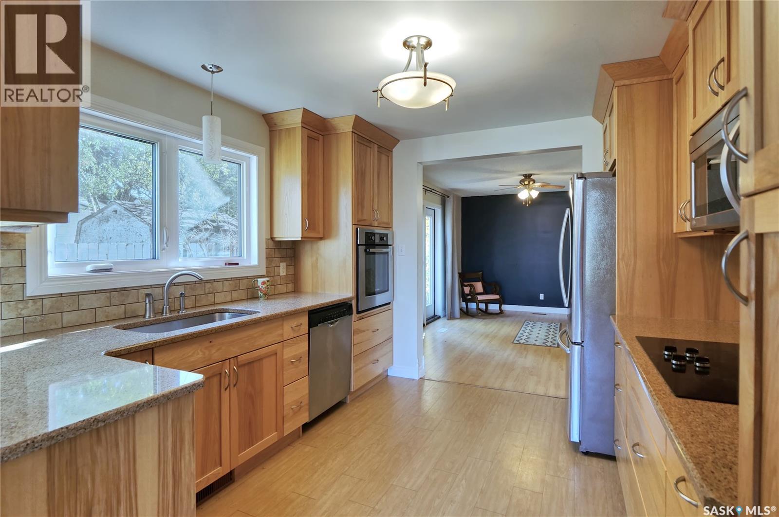 809 Athabasca STREET E, Moose Jaw — photo 5