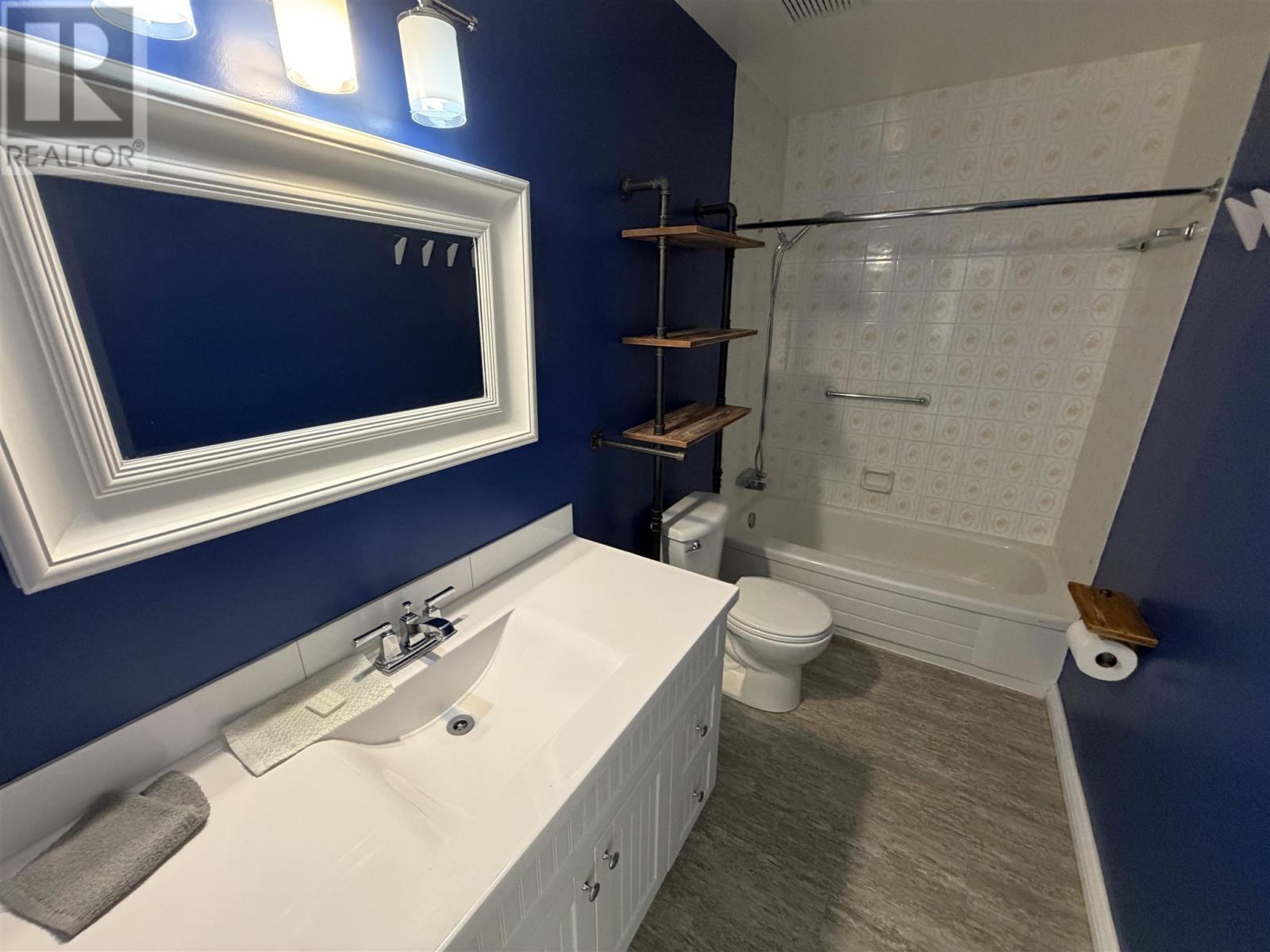27 Hergott AVE - 20