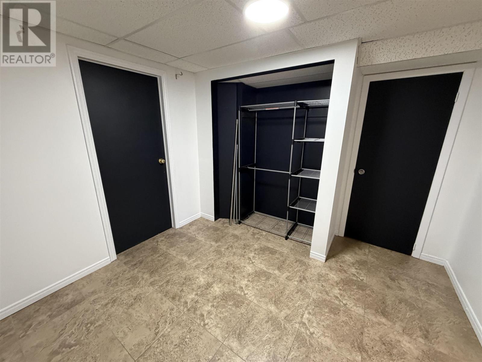 27 Hergott AVE - 31