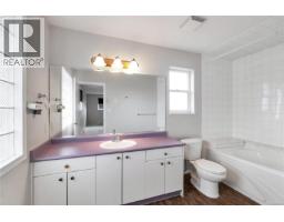Bathroom - 2837 Scott St, Victoria, BC V8R4J5 Photo 10