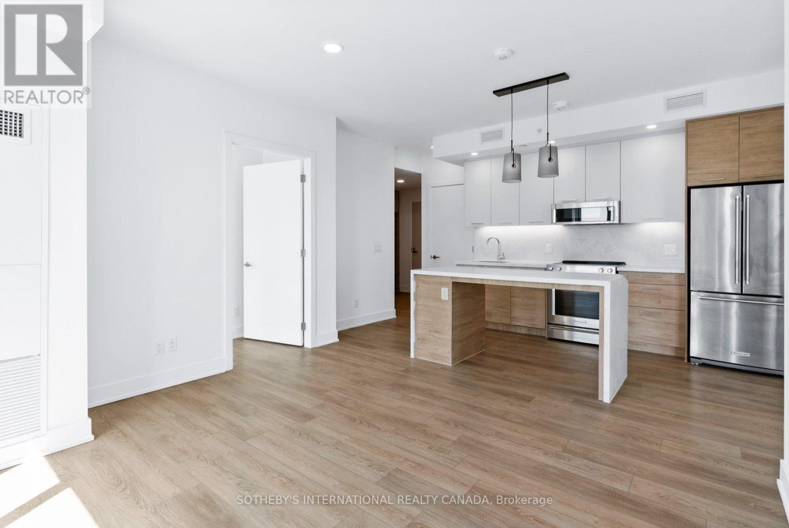 Photo of 200 Redpath Avenue
