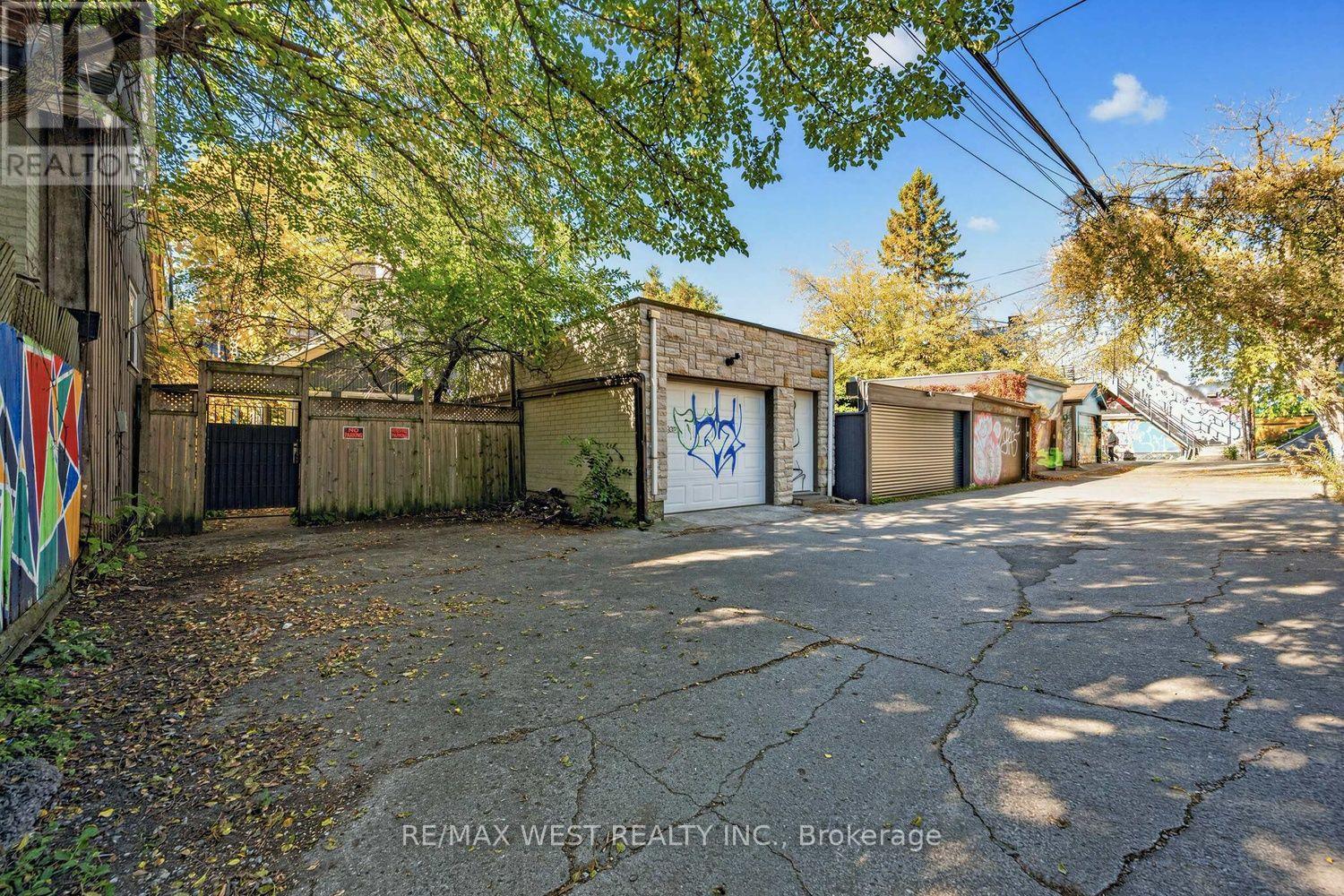 279 Brunswick Avenue, Toronto, ON photo 9