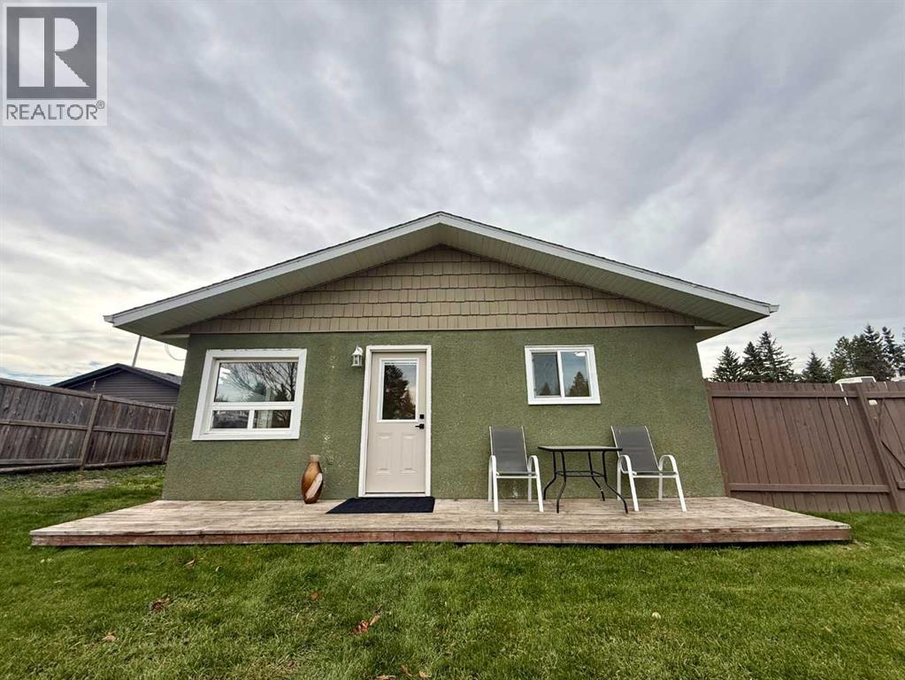 Listing photo – 4839 52 Avenue, Eckville