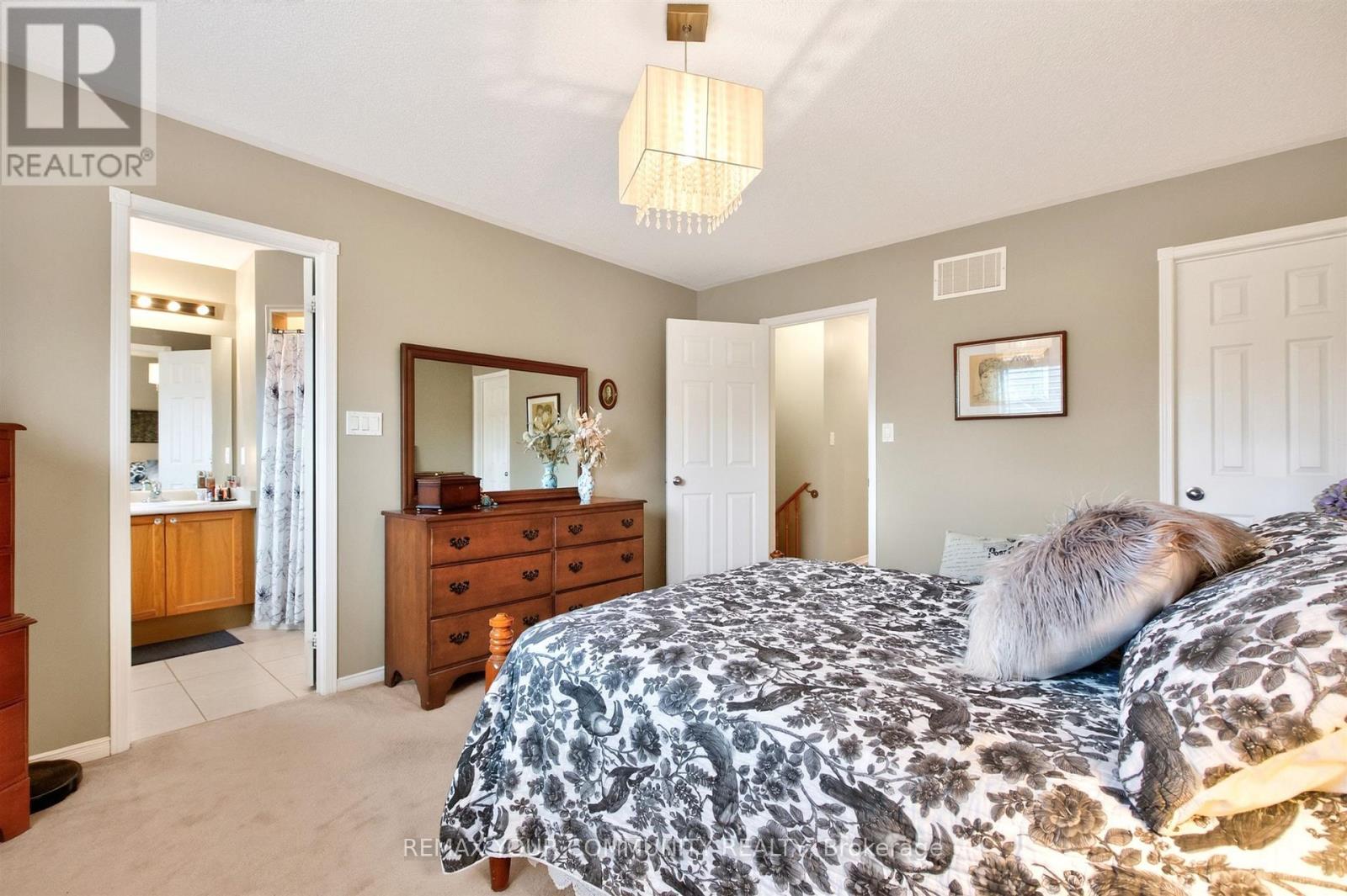 61 COZENS DRIVE - 18