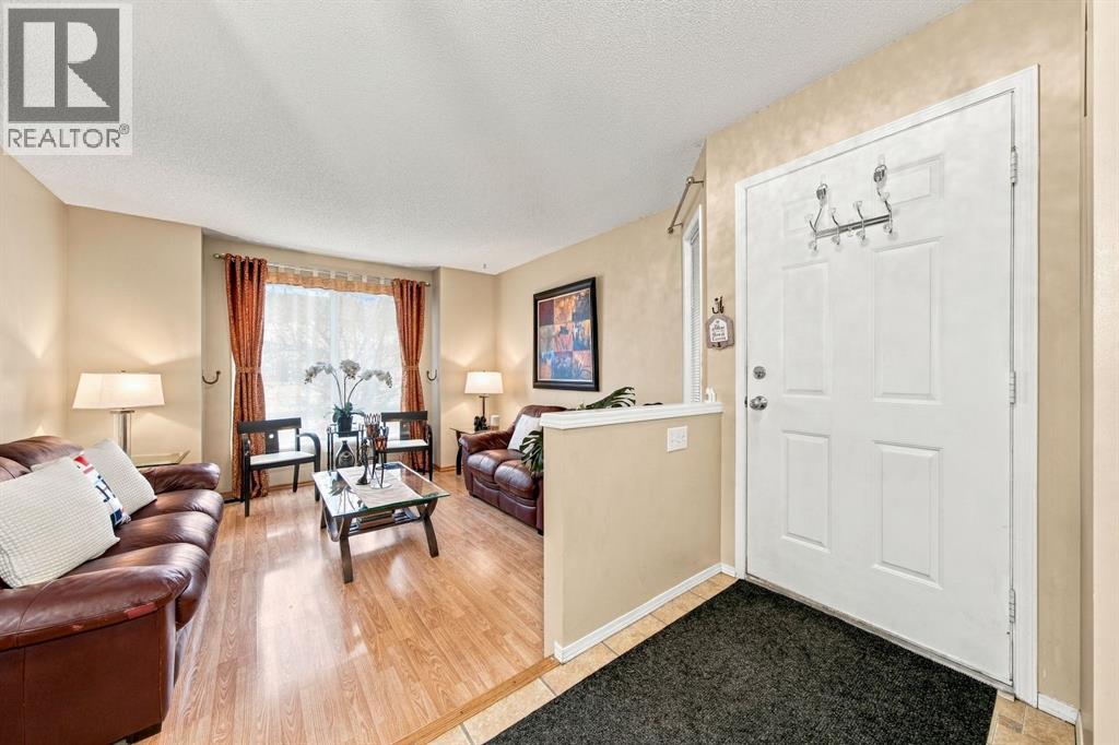 120 Millrise Close SW, Calgary — photo 2