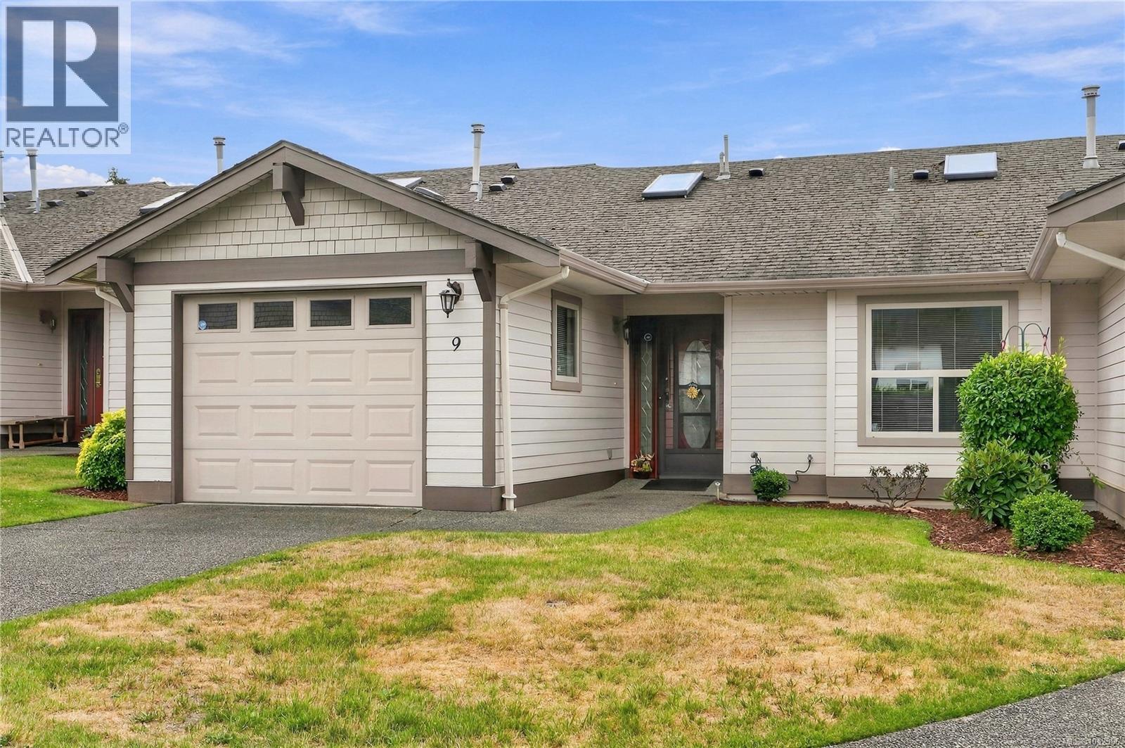 #9 5608 Strathcona St - 1