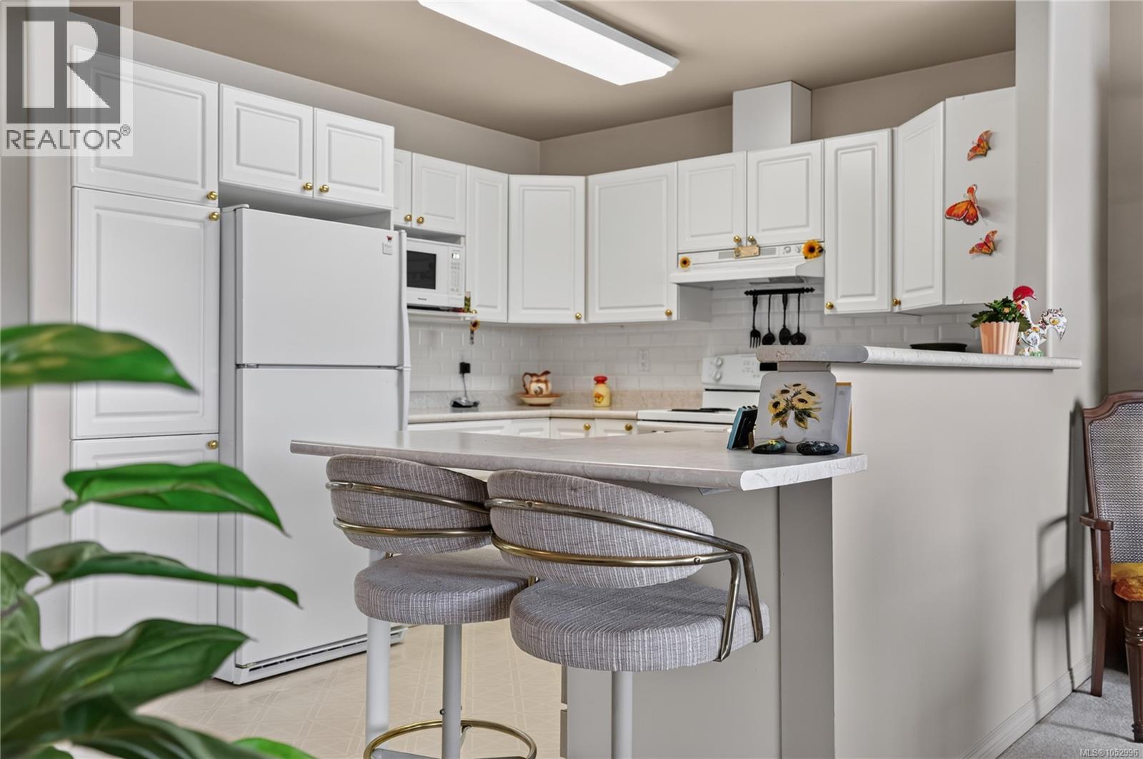 #9 5608 Strathcona St - 8