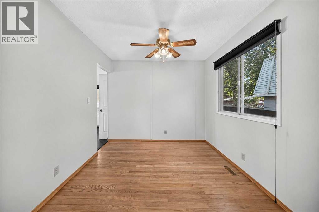 112 Queensland Place SE photo 10